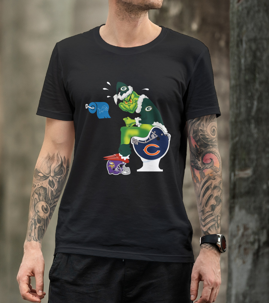 Packers Grinch Sitting On Bears Toilet Using Lions Paper With Vikings Helmet Shoes T-Shirt