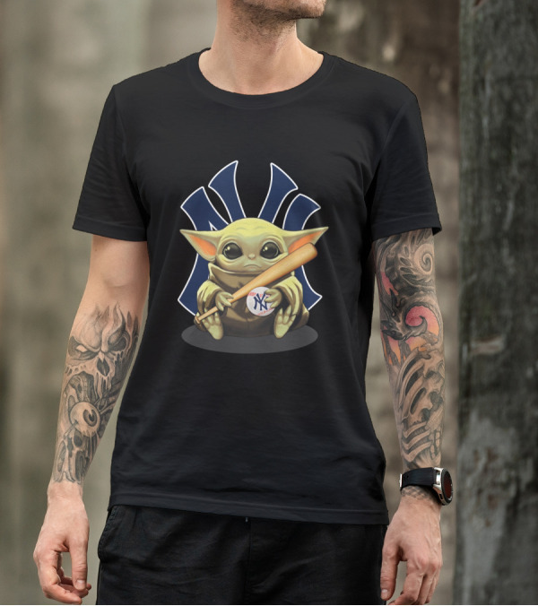 Baby Yoda Hug New York Yankees Baseball Bat T-Shirt