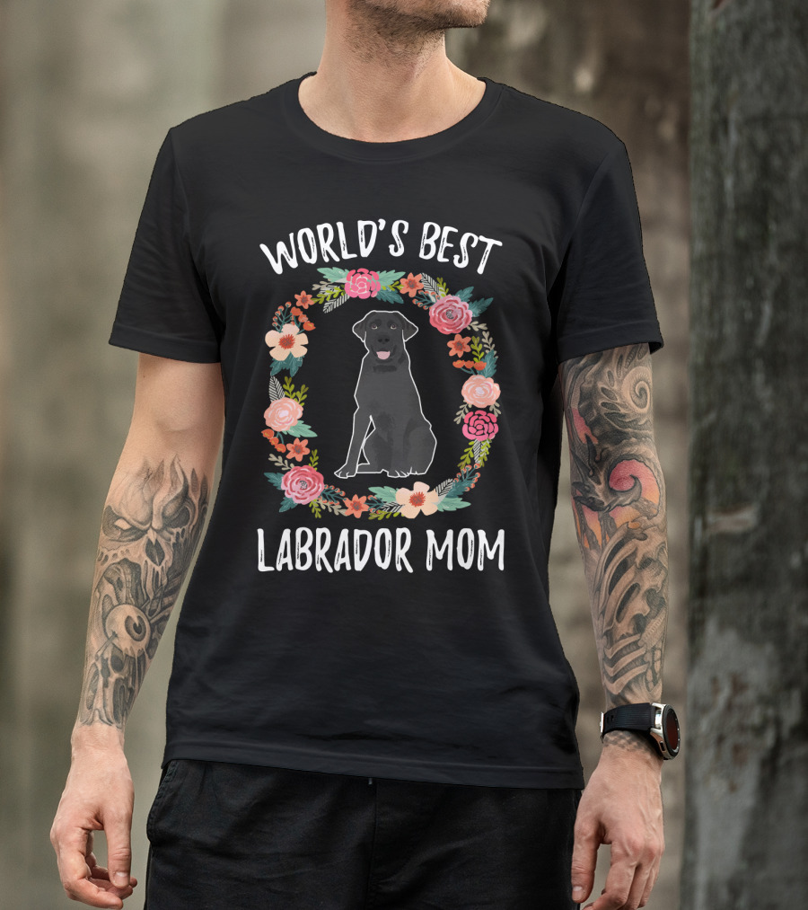 World's Best Labrador Mom Black Labrador Floral Wreath T-Shirt