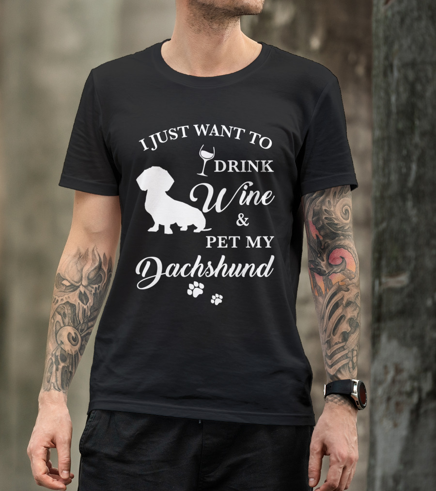I Just Want To Drink Wine And Pet My Dachshund T-Shirt