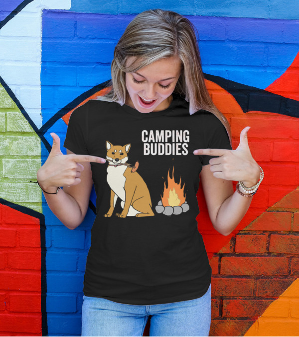 CAMPING BUDDIES SHIBA INU ROASTING SAUSAGE NEAR CAMPFIRE T-Shirt