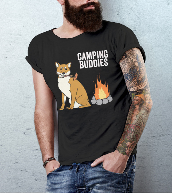 CAMPING BUDDIES SHIBA INU ROASTING SAUSAGE NEAR CAMPFIRE T-Shirt