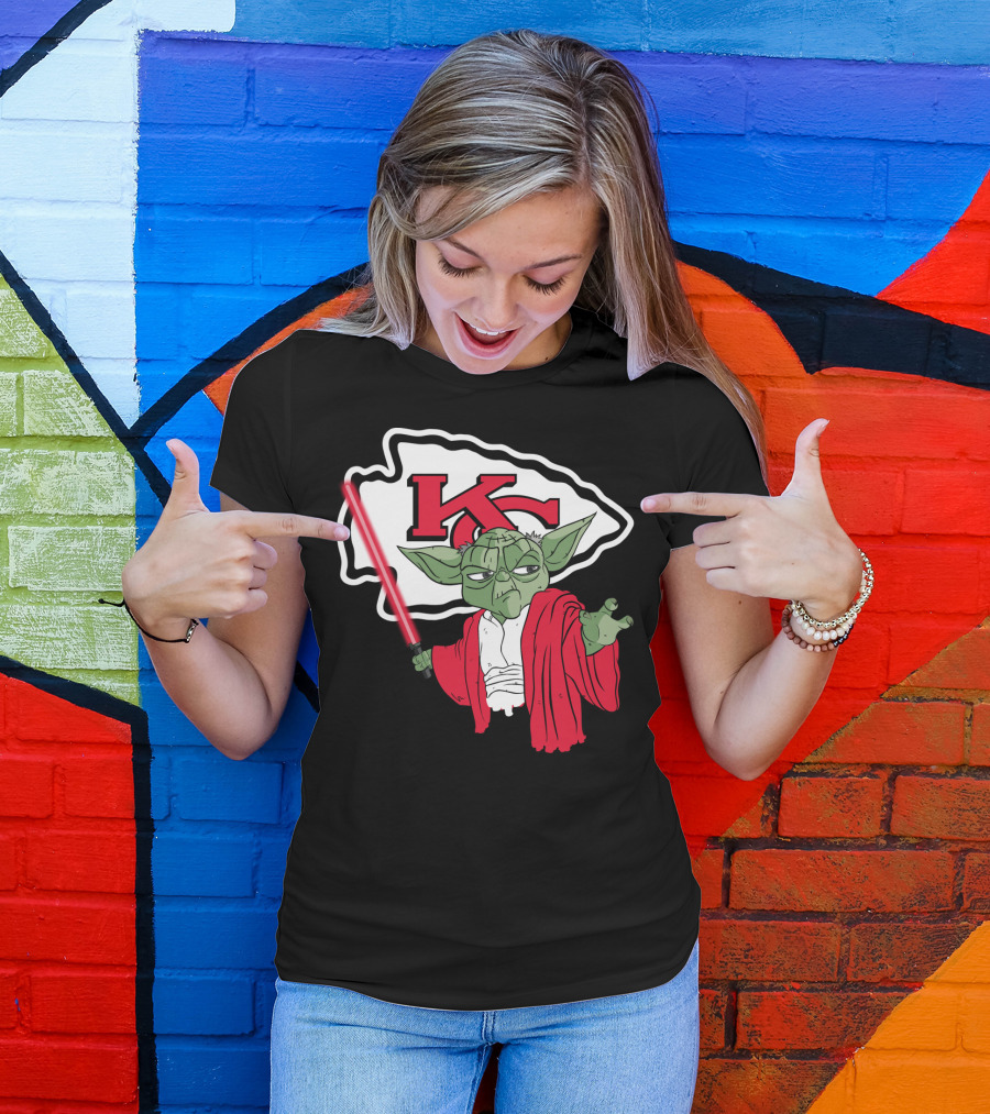Kansas City Chiefs Yoda Lightsaber Fan T-Shirt