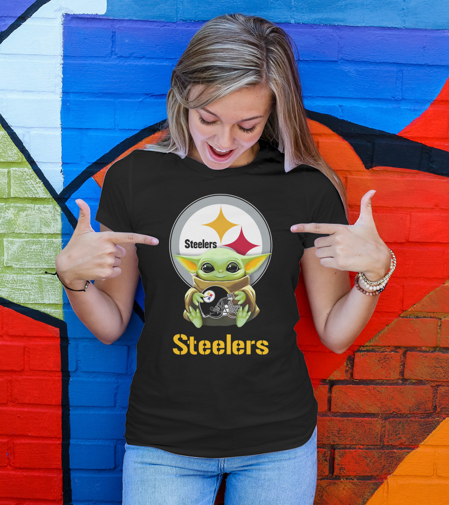 Baby Yoda Steelers Helmet Hug Steelers T-Shirt