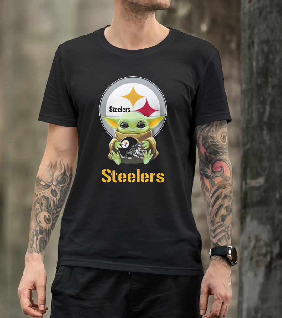 Baby Yoda Steelers Helmet Hug Steelers T-Shirt