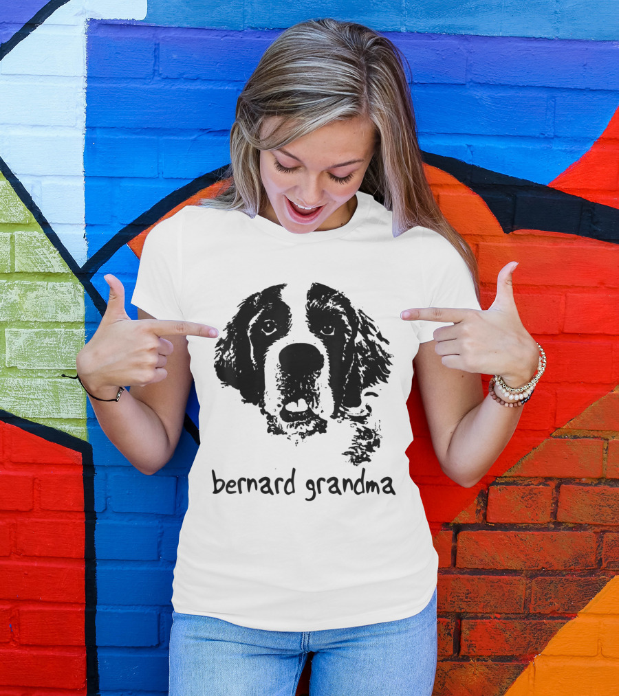 Bernard Grandma Hand Drawn Dog Lovers Gift T-Shirt
