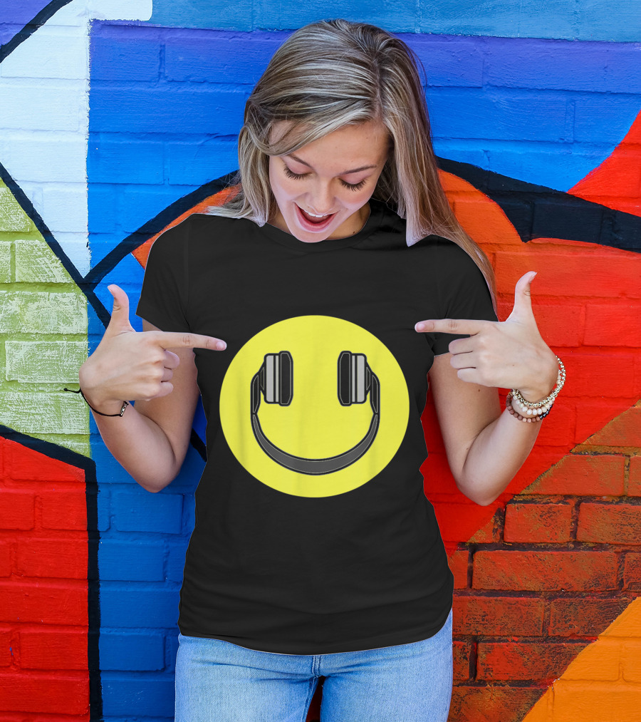 Club Smiley Techno Music DJ Headphone Face T-Shirt