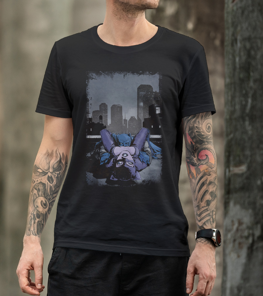 Batman Catwoman Cityscape Comic Scene T-Shirt