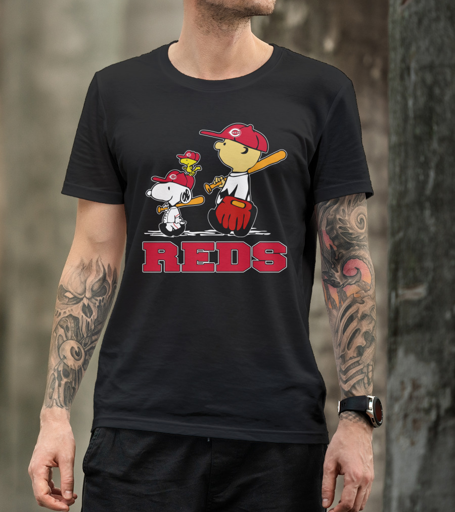 Snoopy Reds Baseball Peanuts Cincinnati Fans T-Shirt