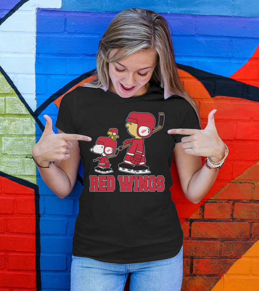 Snoopy And Detroit Red Wings Ice Hockey Fan Team-Up T-Shirt