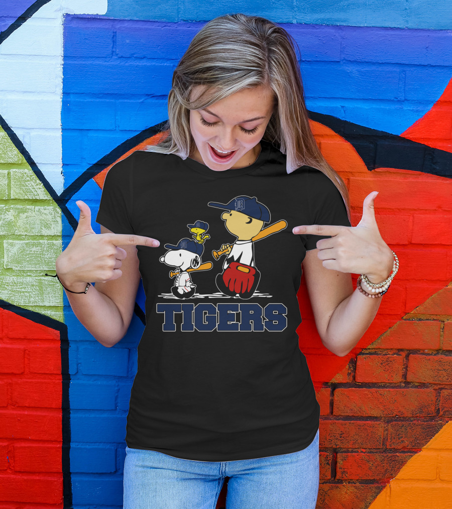 Snoopy And Woodstock Detroit Tigers Baseball Fans Peanuts Characters T-Shirt