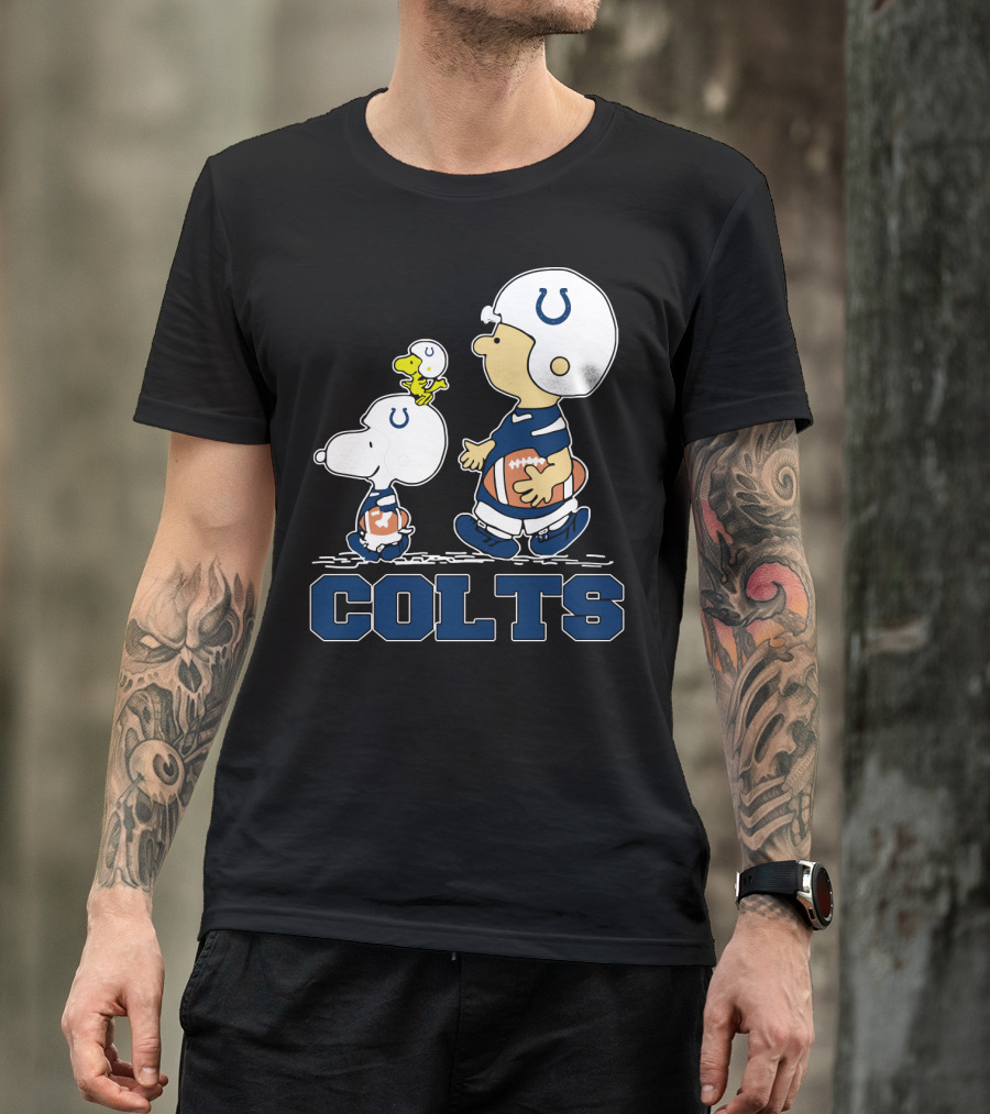 Snoopy Woodstock And Charlie Brown With Indianapolis Colts Football Helmets And Jersey T-Shirt