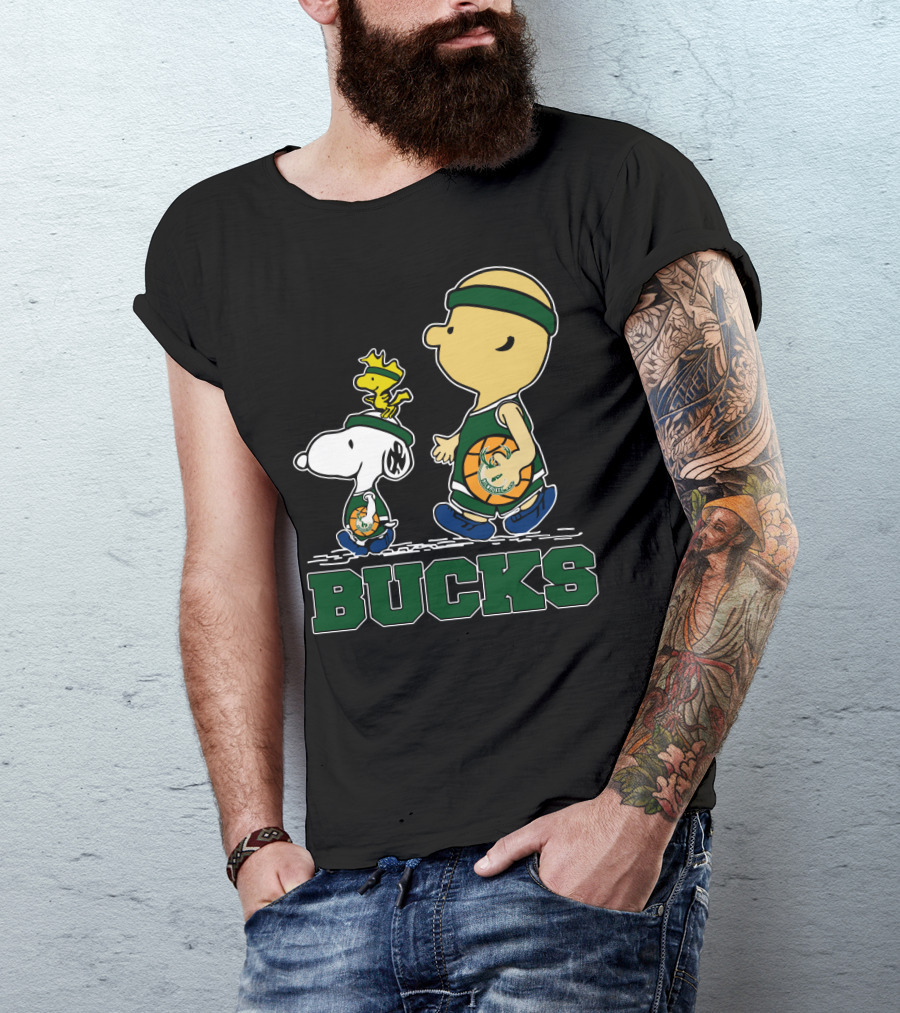 Snoopy Woodstock And Basketball Walking With Milwaukee Bucks Fans T-Shirt