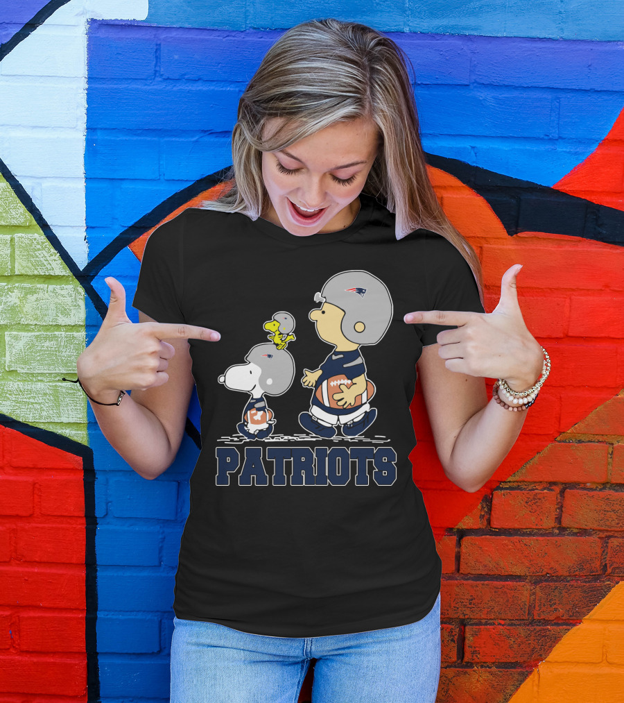 Snoopy Woodstock And New England Patriots Football Fans Peanuts Charlie Brown T-Shirt
