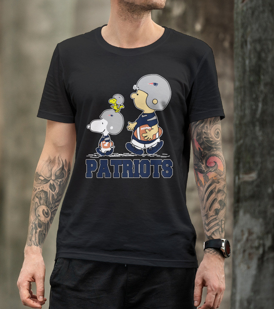 Snoopy Woodstock And New England Patriots Football Fans Peanuts Charlie Brown T-Shirt