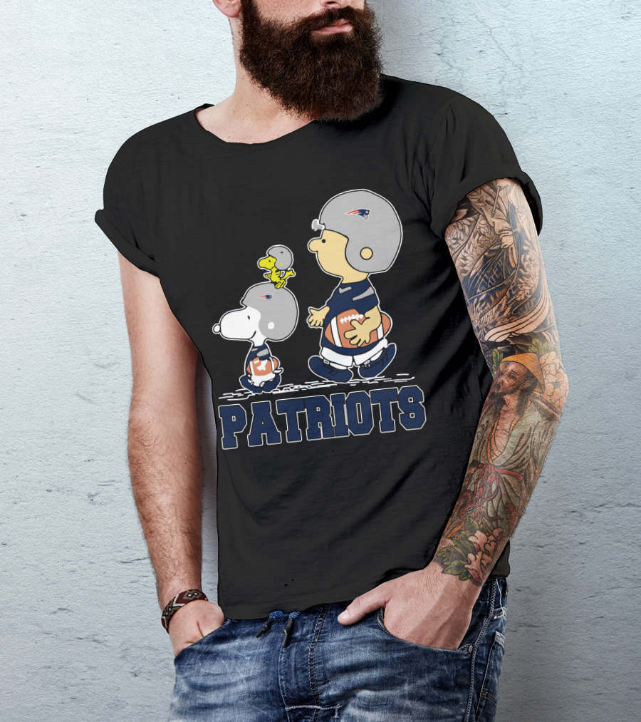 Snoopy Woodstock And New England Patriots Football Fans Peanuts Charlie Brown T-Shirt