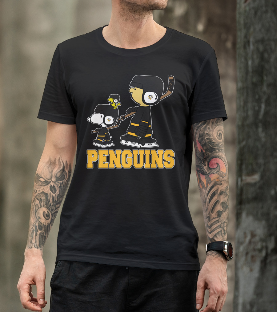 Snoopy And Woodstock With Pittsburgh Penguins Hockey Gear T-Shirt
