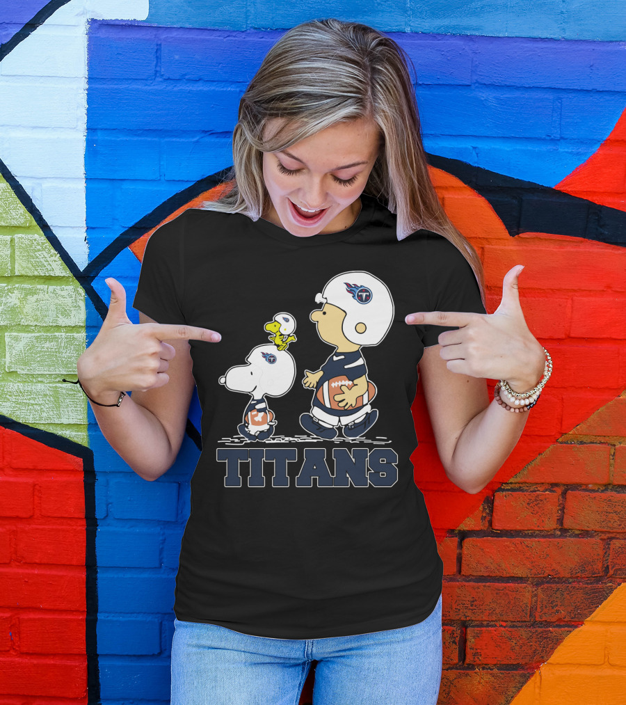 Snoopy And Woodstock Tennessee Titans Football Fans T-Shirt