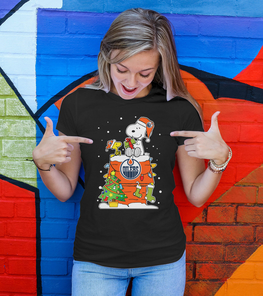 Edmonton Oilers Snoopy Christmas Scene T-Shirt