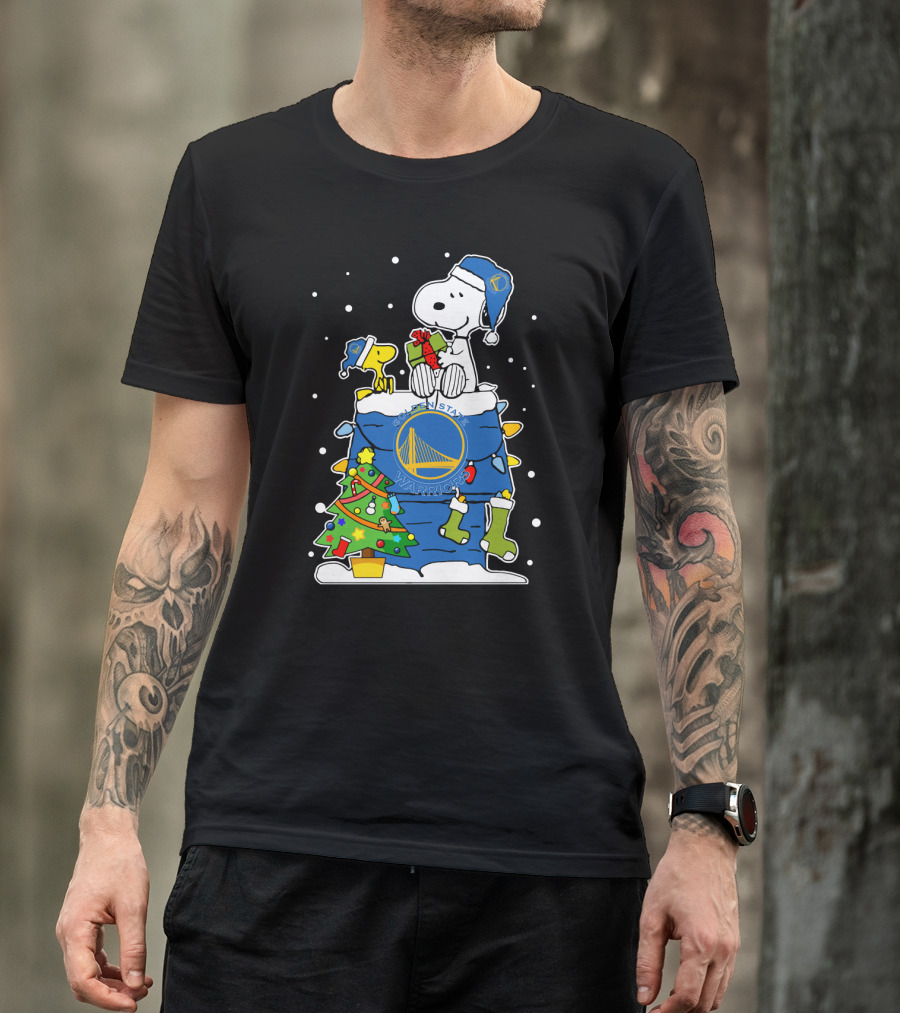 Golden State Warriors Happy Holidays Snoopy And Woodstock Christmas Tree T-Shirt