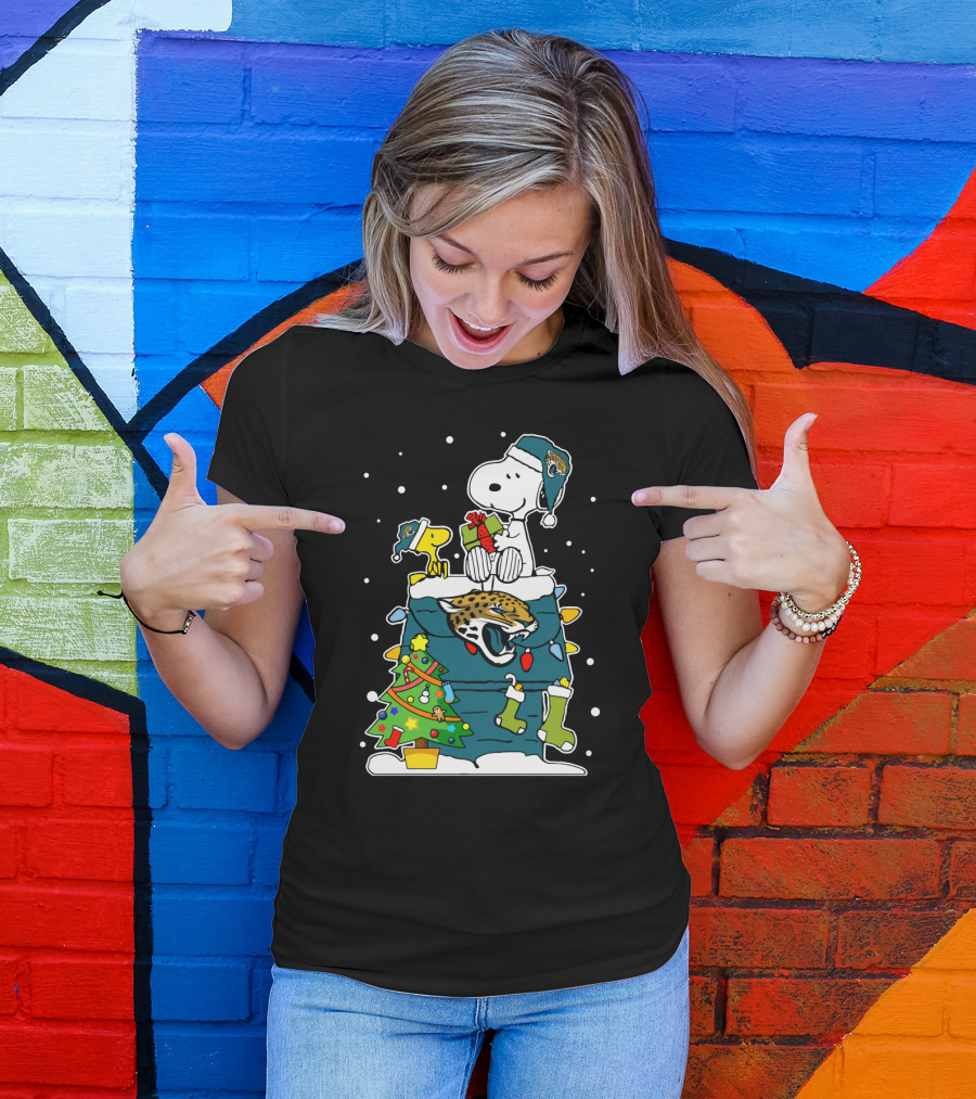 Jacksonville Jaguars Snoopy Christmas Peanuts Fan Holiday T-Shirt