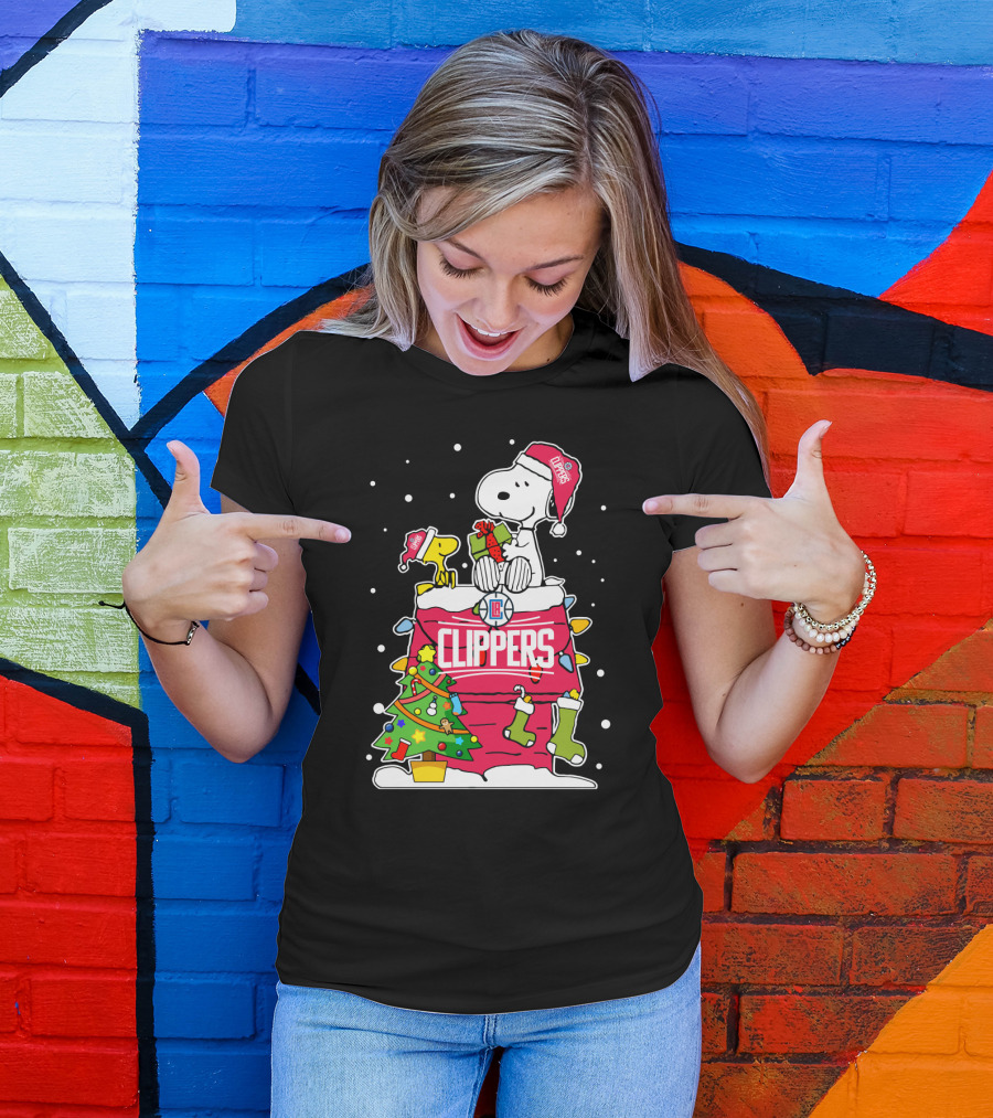 La Clippers Snoopy Christmas Holiday Scene T-Shirt