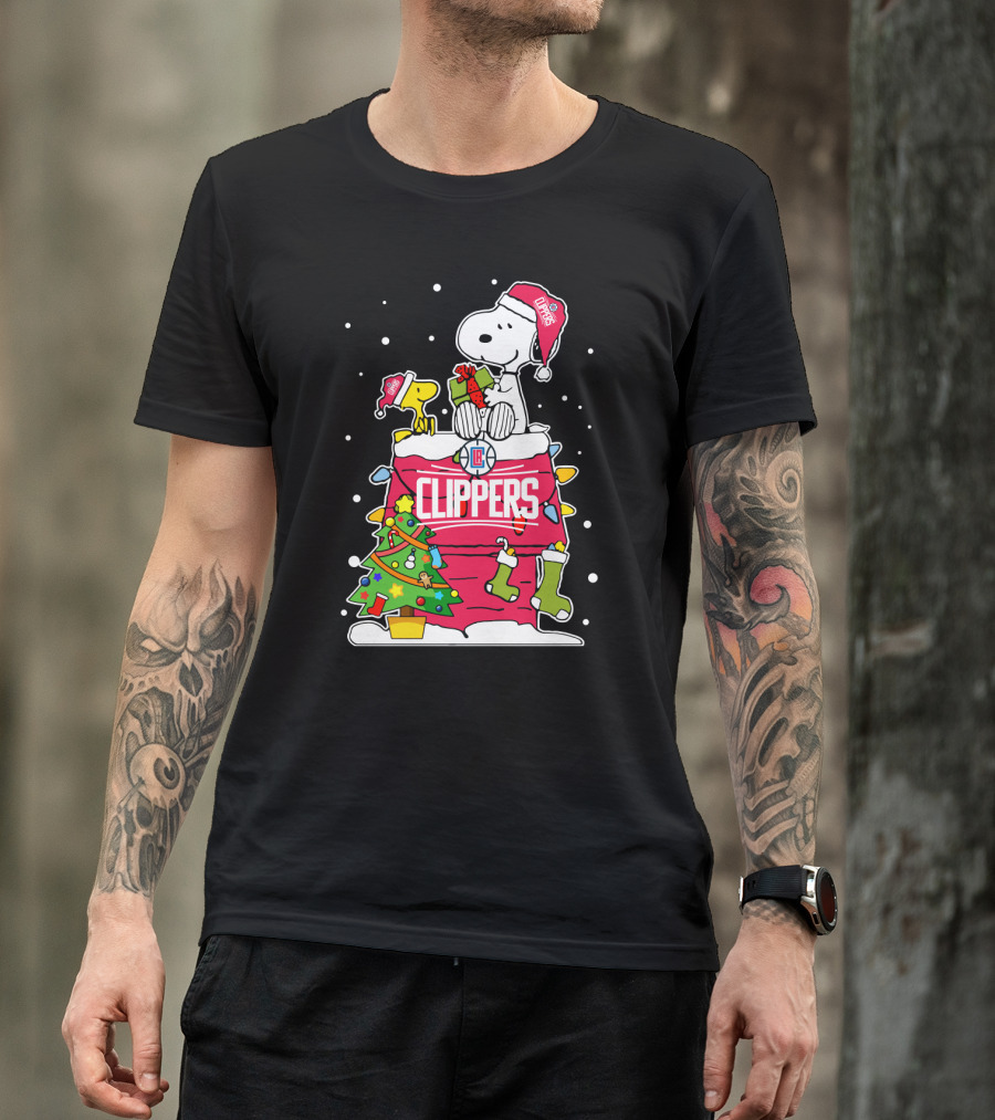 La Clippers Snoopy Christmas Holiday Scene T-Shirt