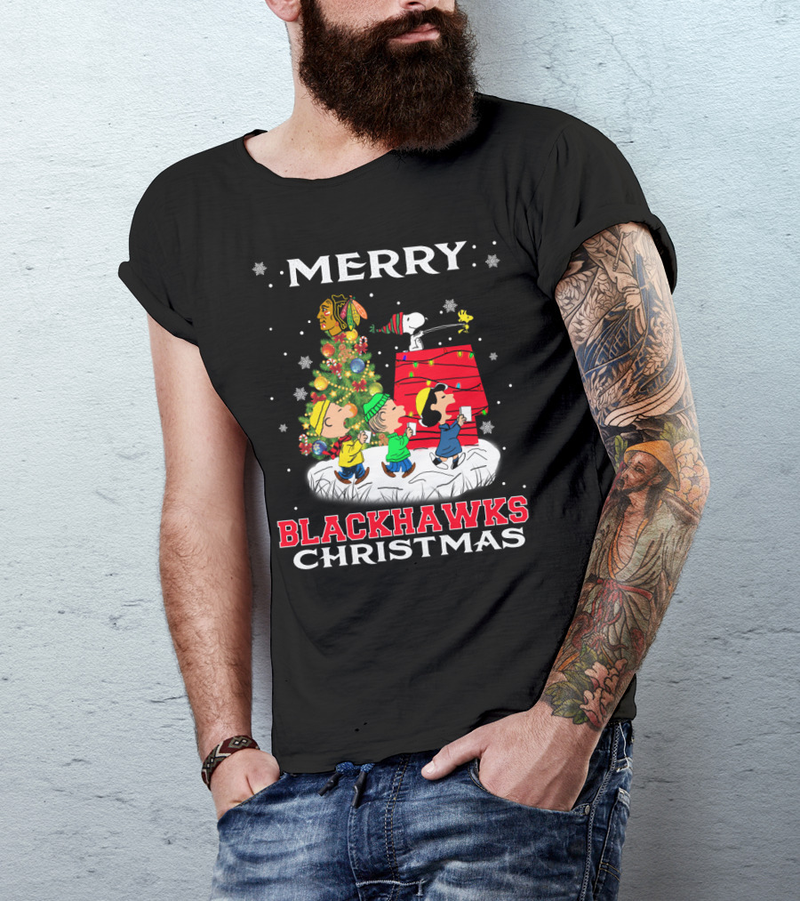 Merry Chicago Blackhawks Christmas With Snoopy And Friends T-Shirt