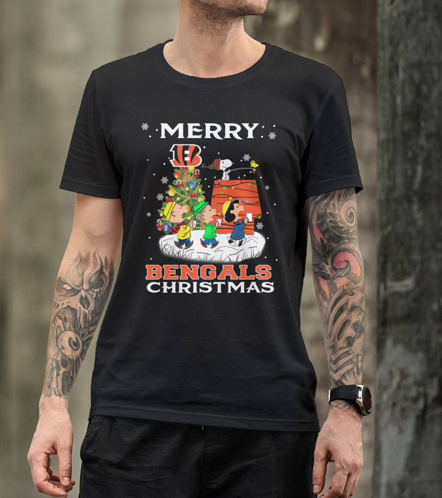 Merry Cincinnati Bengals Christmas Snoopy Woodstock Charlie Brown Linus Lucy T-Shirt