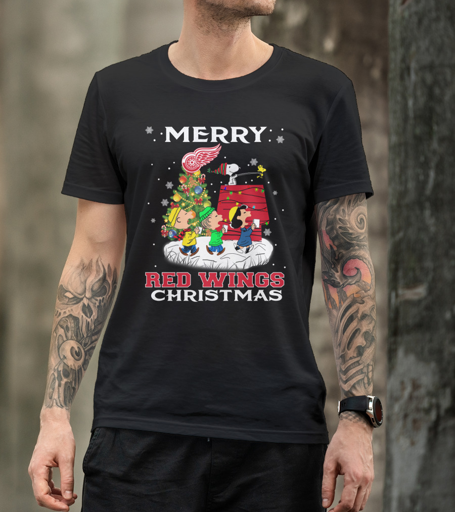 Merry Red Wings Christmas For Snoopy Fans T-Shirt