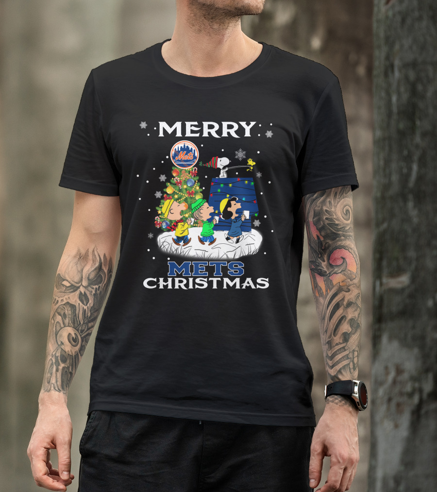 Merry New York Mets Christmas With Snoopy And Friends T-Shirt