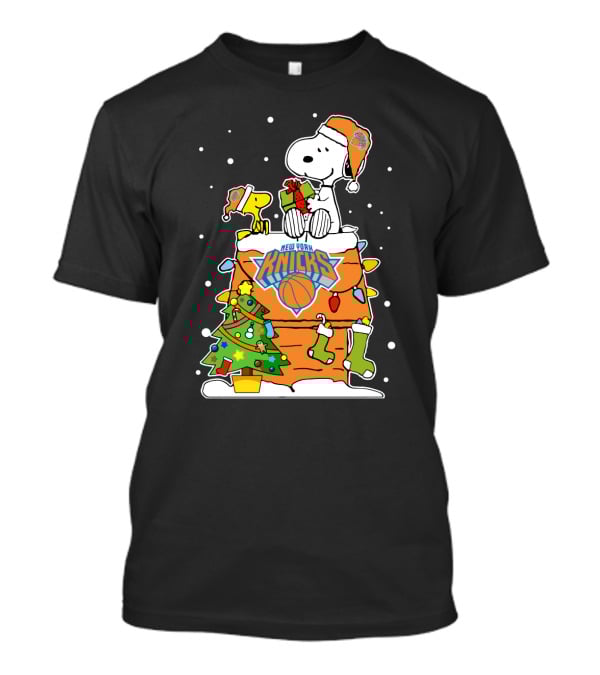 New York Knicks Christmas Snoopy And Woodstock Holiday Scene T-Shirt