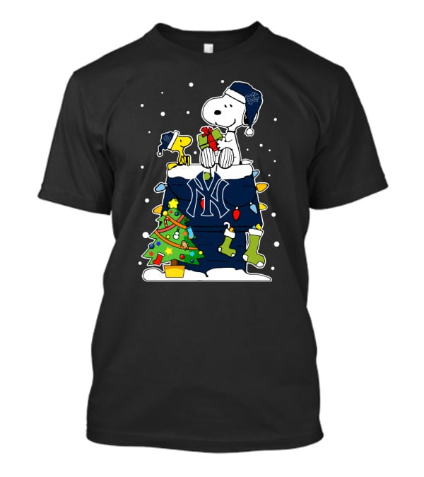 New York Yankees Snoopy Christmas Tree Peanuts T-Shirt