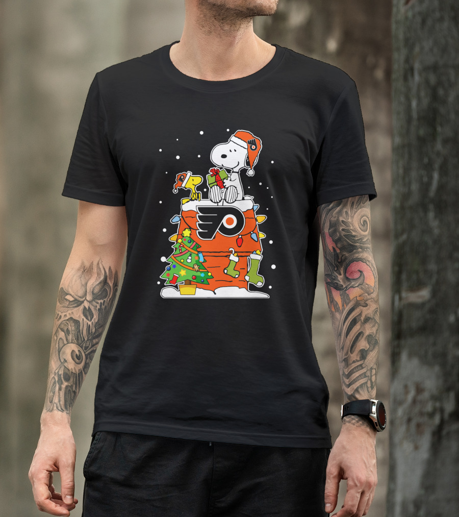 Snoopy Philadelphia Flyers Christmas Celebration With Woodstock And Gifts T-Shirt