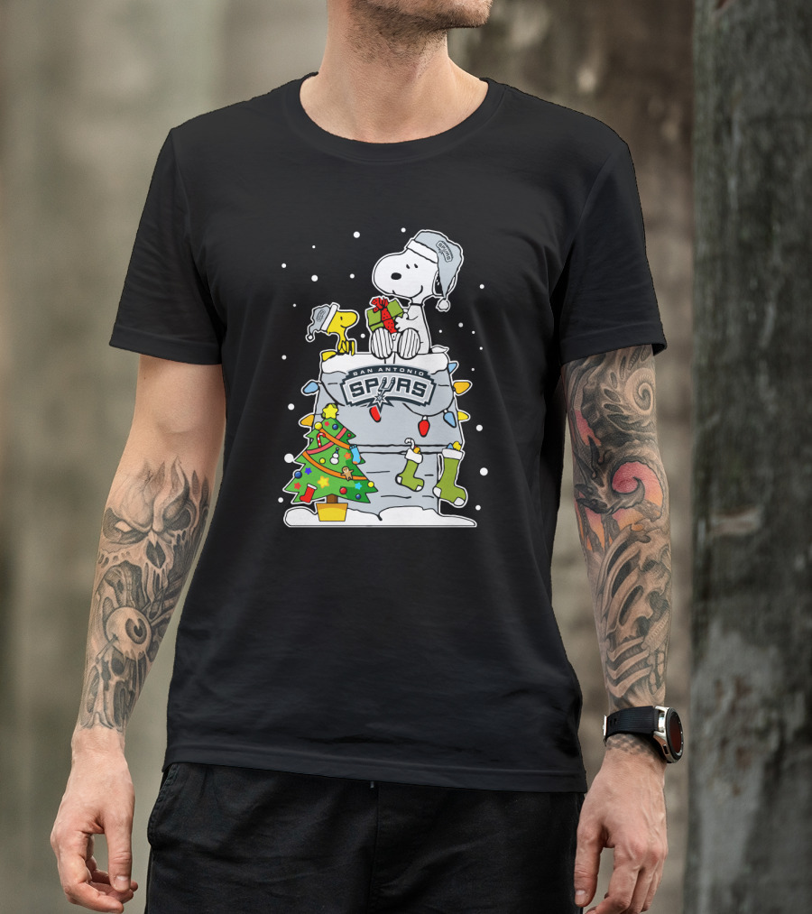 San Antonio Spurs Snoopy Christmas Peanuts Fans T-Shirt