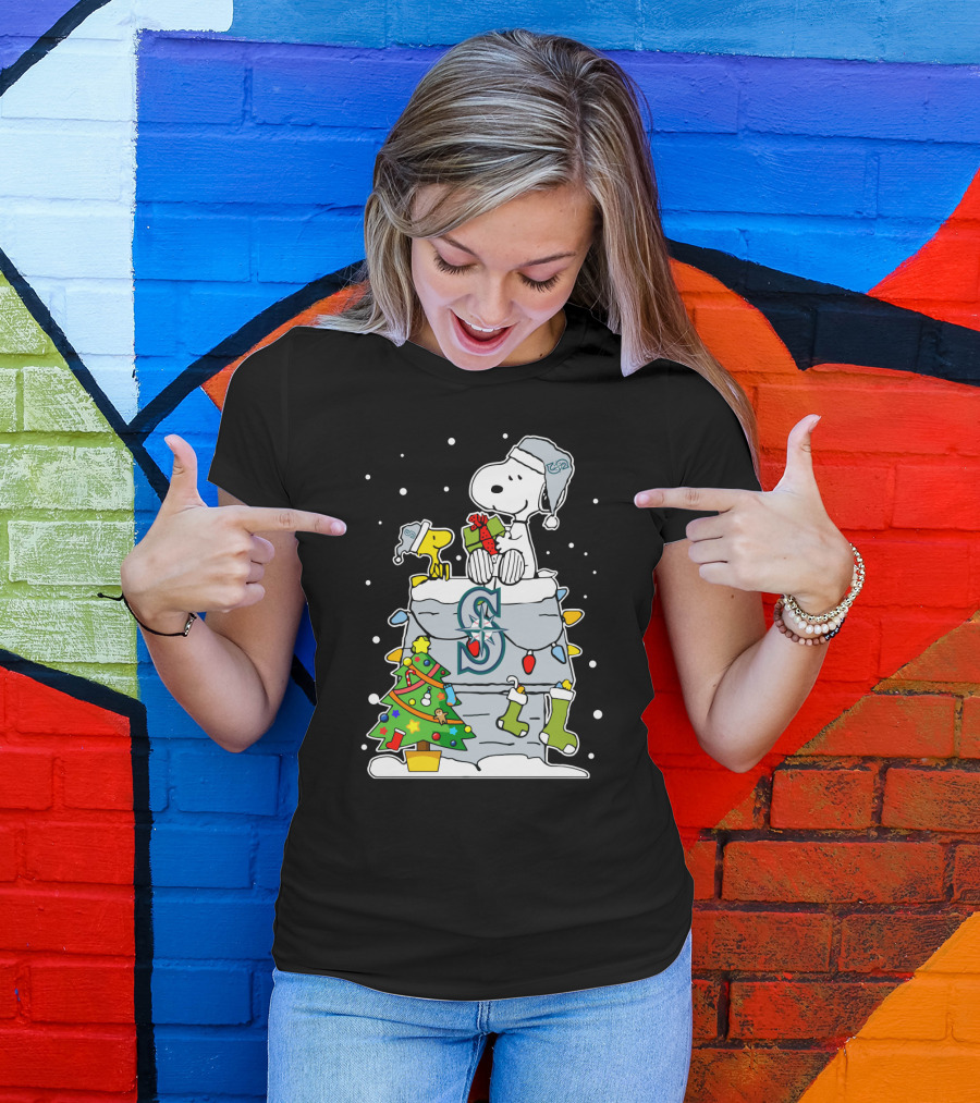 Seattle Mariners Snoopy Christmas Celebration With Woodstock And Holiday Tree T-Shirt