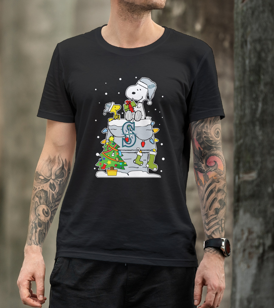 Seattle Mariners Snoopy Christmas Celebration With Woodstock And Holiday Tree T-Shirt