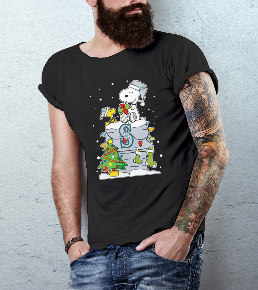 Seattle Mariners Snoopy Christmas Celebration With Woodstock And Holiday Tree T-Shirt