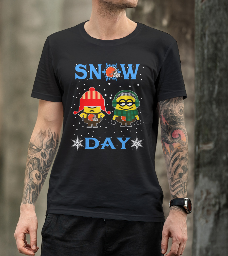 Cleveland Browns Minion Fans Snow Day Winter Scene T-Shirt