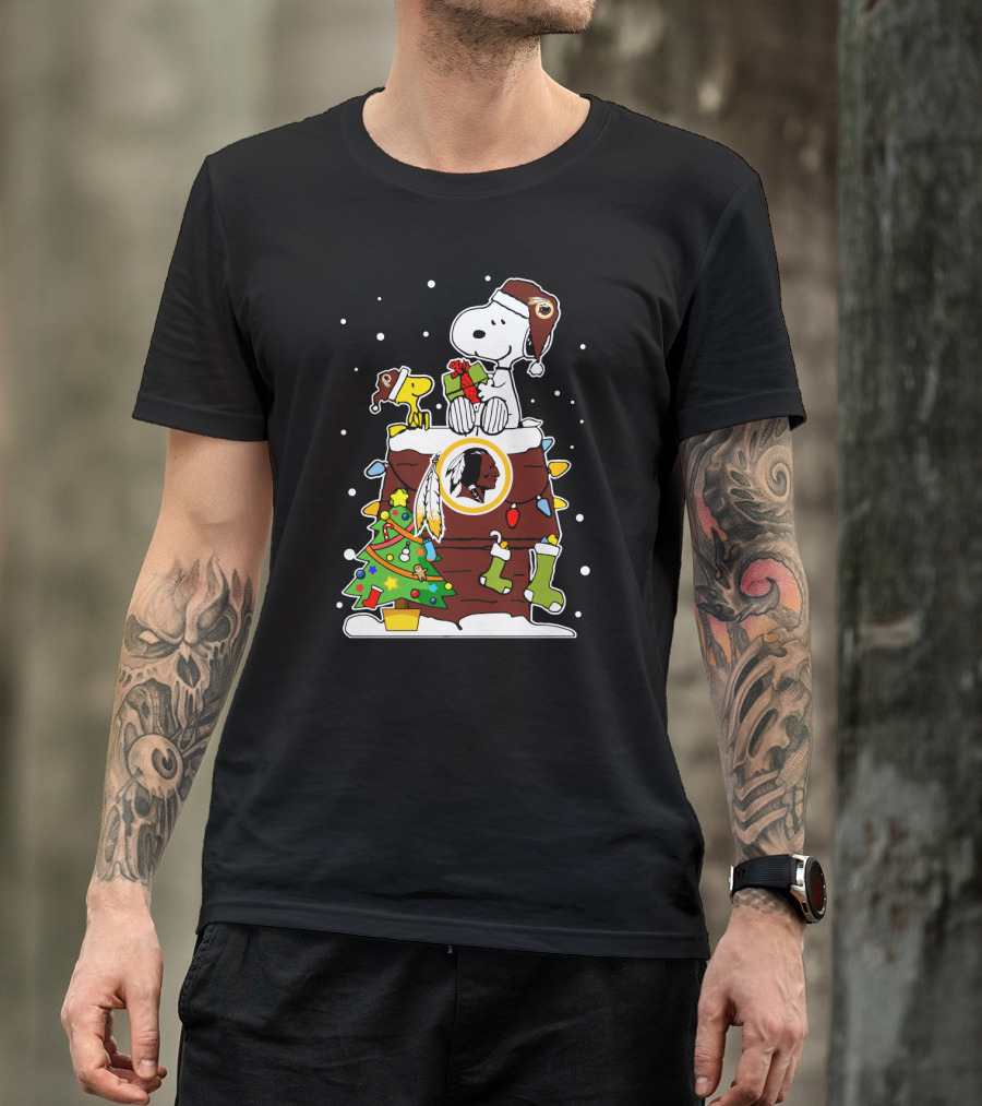 Washington Redskins Snoopy And Woodstock Christmas Theme T-Shirt