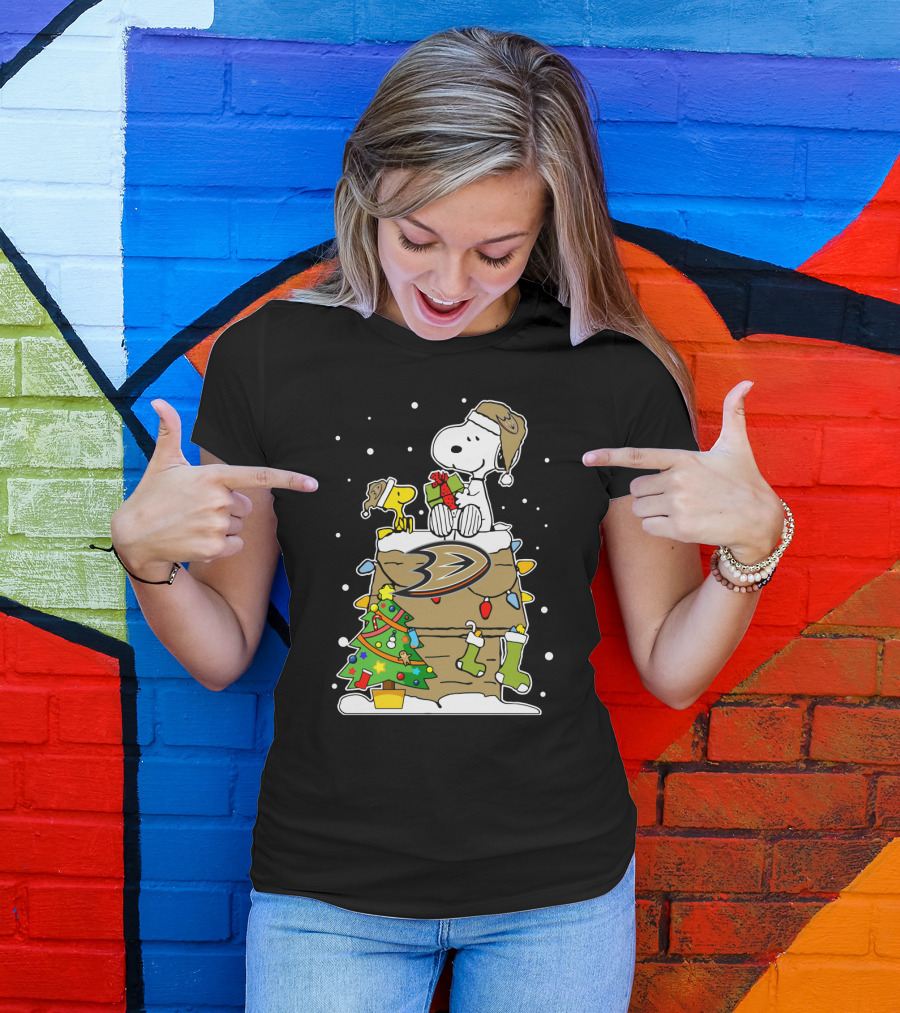 Snoopy And Woodstock Anaheim Ducks Christmas Celebration T-Shirt