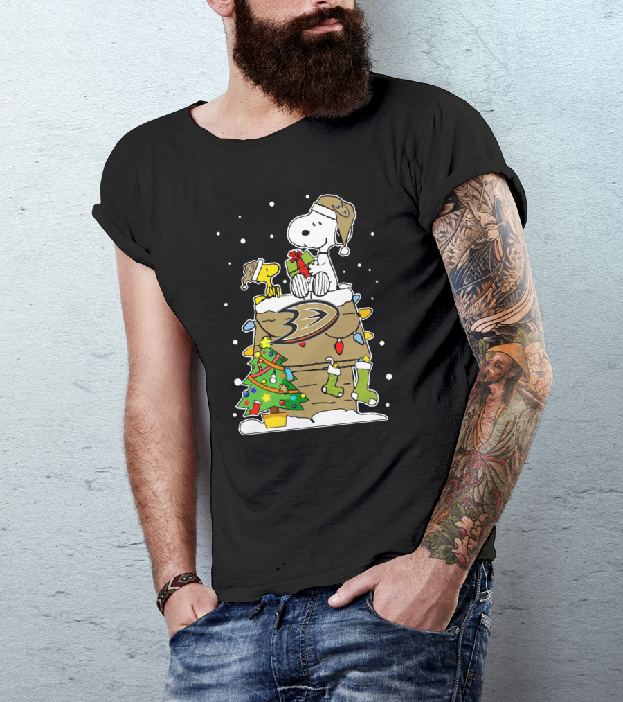 Snoopy And Woodstock Anaheim Ducks Christmas Celebration T-Shirt