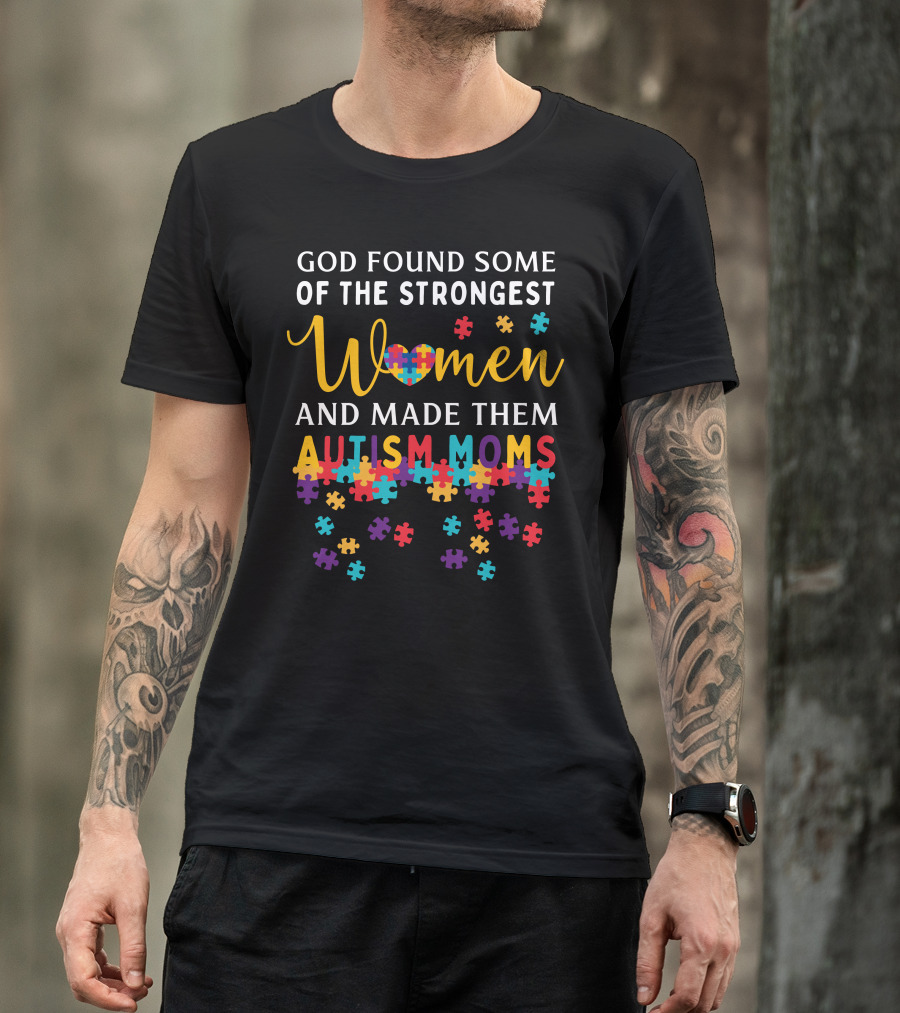God Found Some Of The Strongest Women And Made Them Autism Moms Puzzle Pieces T-Shirt