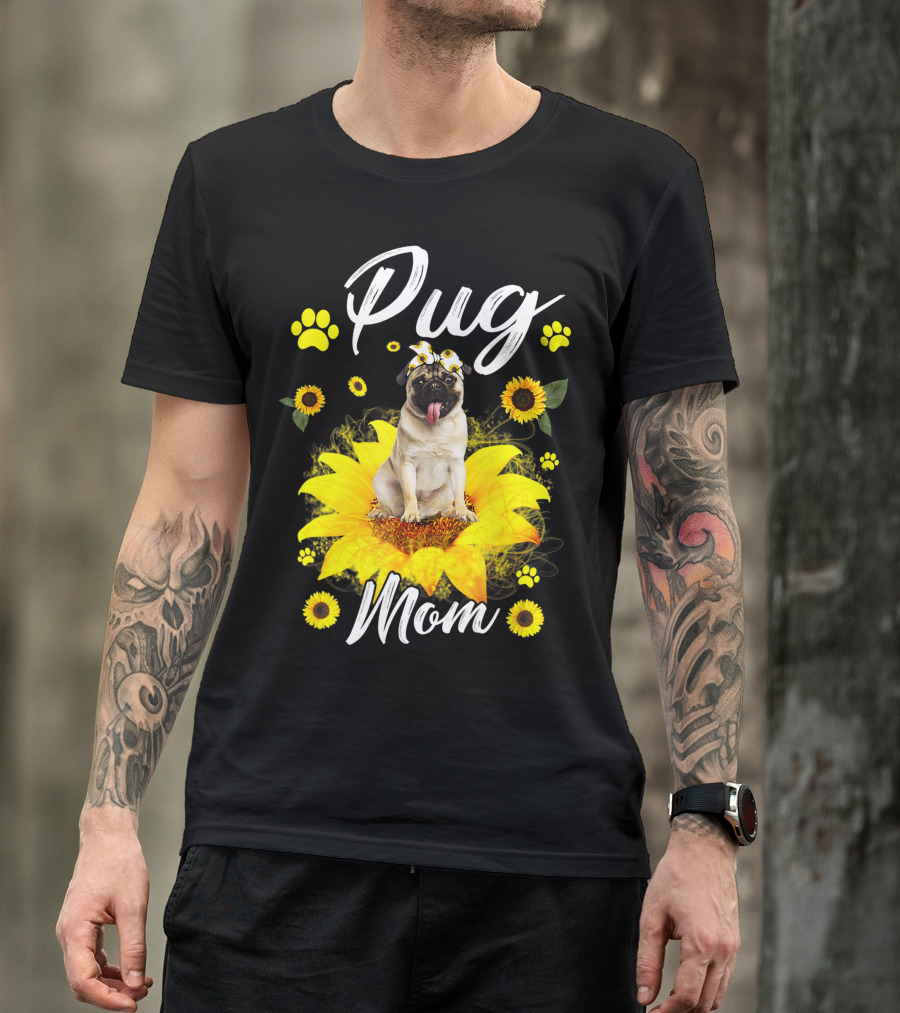 Pug Mom Sunflower Dog Paw Graphics T-Shirt