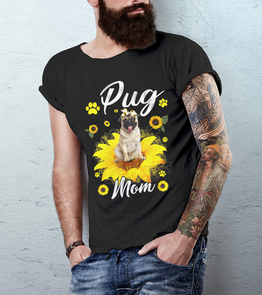Pug Mom Sunflower Dog Paw Graphics T-Shirt