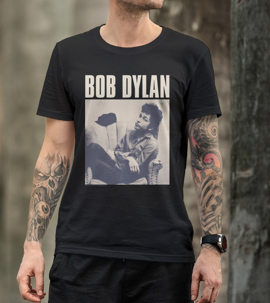 Bob Dylan Sitting On Chair Iconic Photo T-Shirt