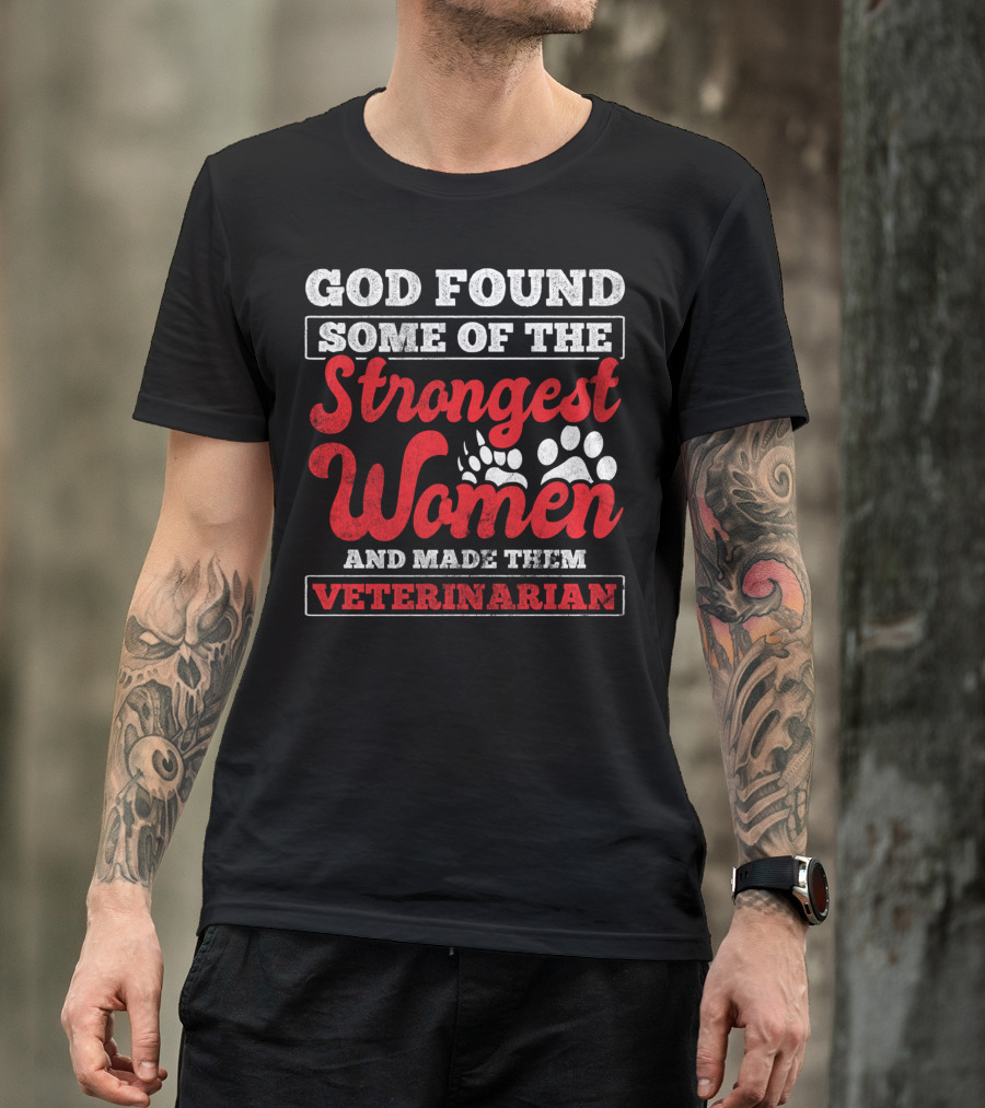 God Found Some Of The Strongest Women And Made Them Veterinarian T-Shirt