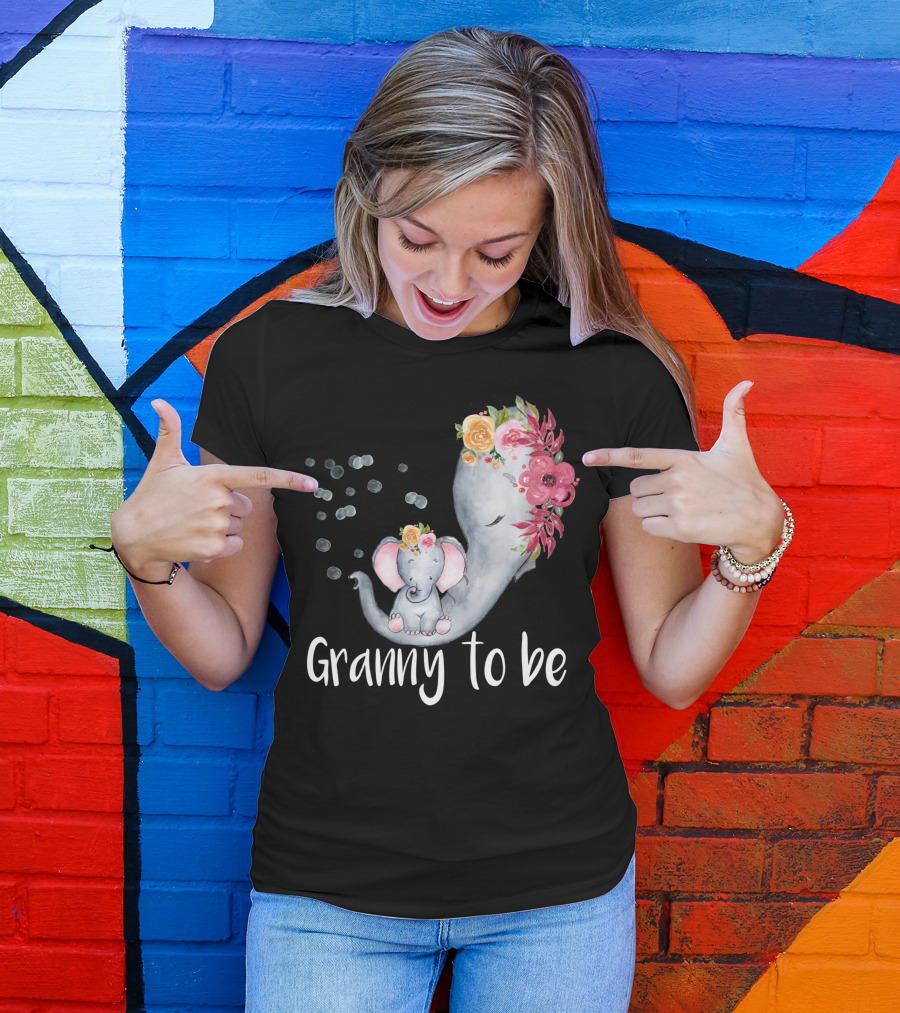 Granny To Be Elephant Baby Shower Floral For Girl T-Shirt