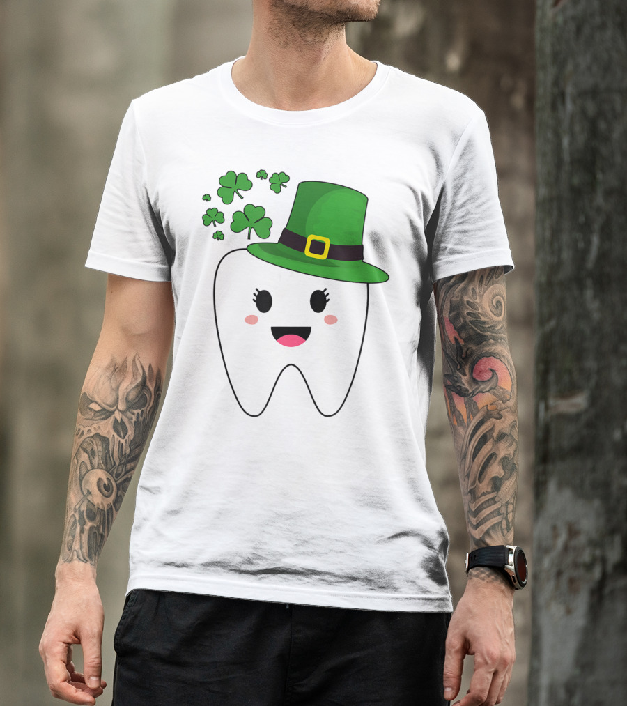 Cute Tooth With Hat Dental Assistant Shamrock St Patrick's Day T-Shirt