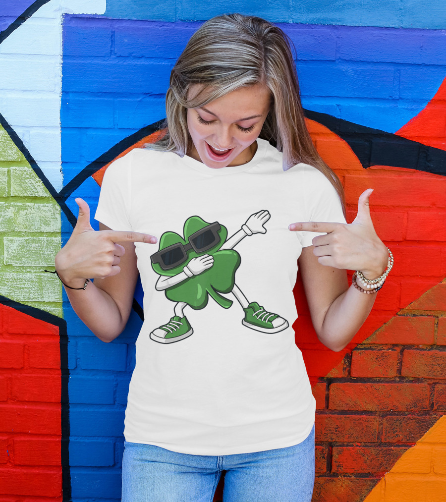 Dabbing Shamrock St Patrick's Day Funny Dab Dabbin' Clover Wearing Sunglasses T-Shirt